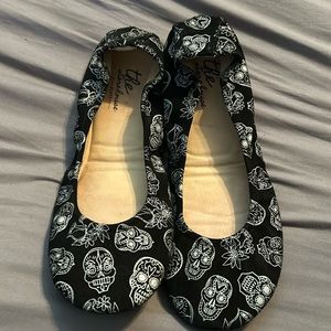 Storehouse skull flats sz 10